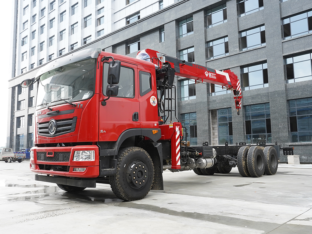 國(guó)六東風(fēng)T5后雙橋新飛工12噸五節(jié)直臂吊機(jī)隨車吊