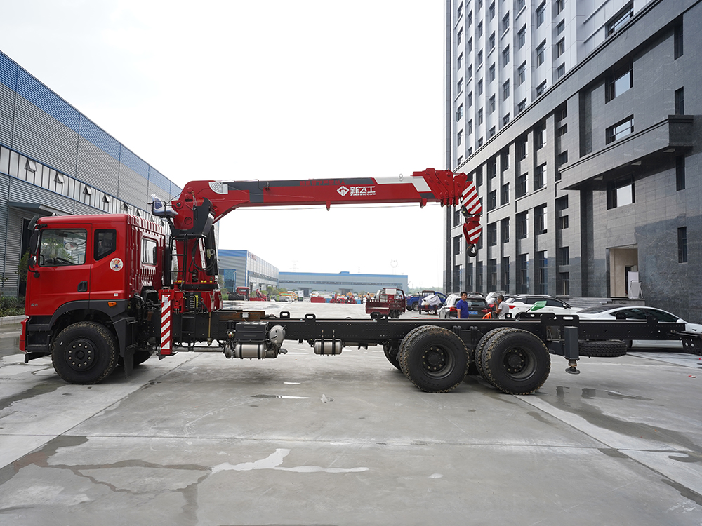 國(guó)六東風(fēng)T5后雙橋新飛工12噸五節(jié)直臂吊機(jī)隨車吊